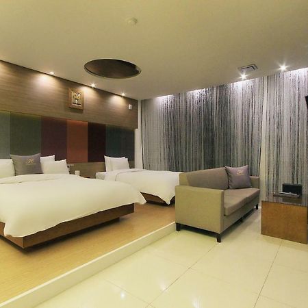 H Drive Hotel Iksan Esterno foto
