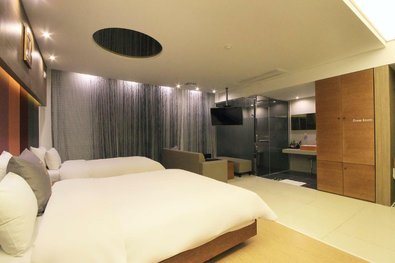 H Drive Hotel Iksan Esterno foto