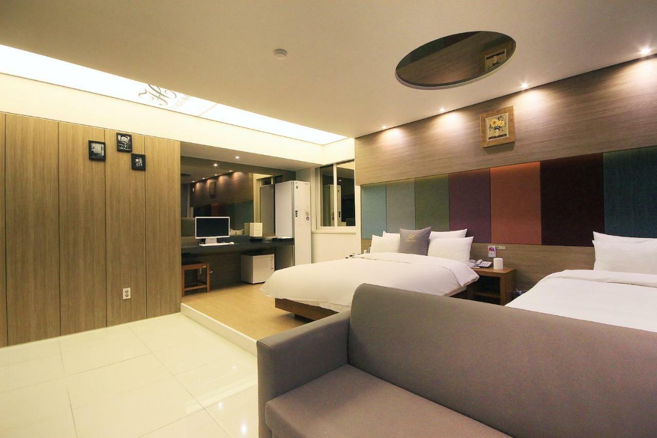 H Drive Hotel Iksan Esterno foto