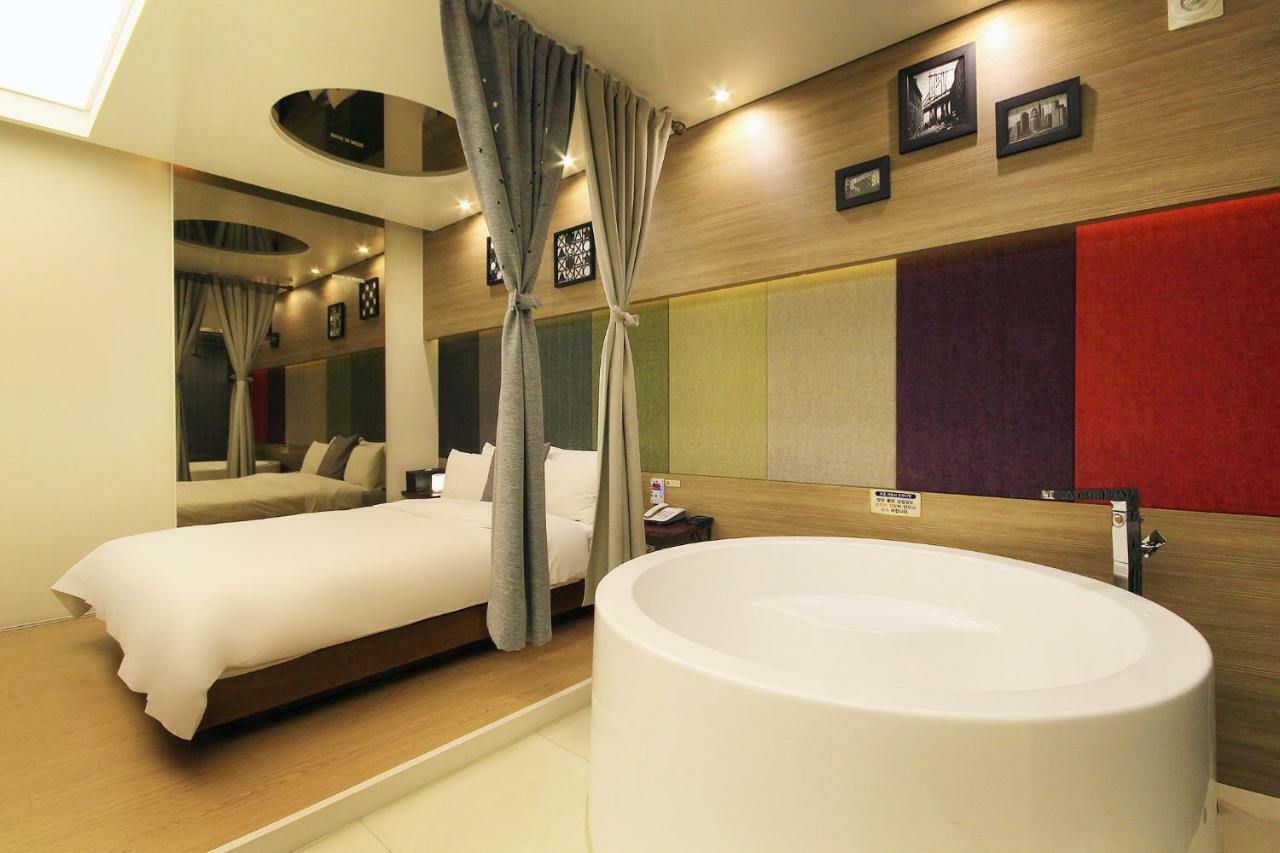 H Drive Hotel Iksan Esterno foto