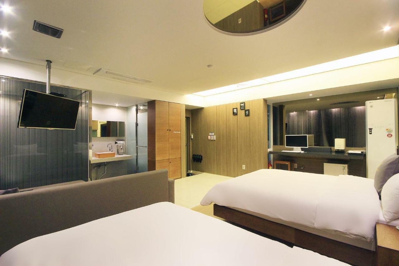 H Drive Hotel Iksan Esterno foto